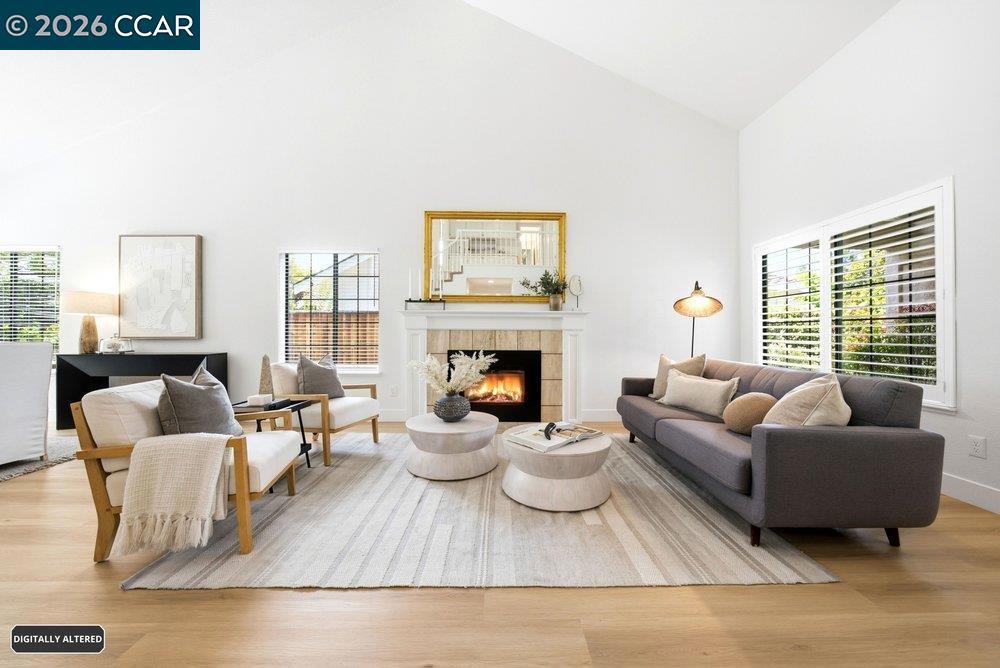 40 Saint Tropez Ct Property Photo 3