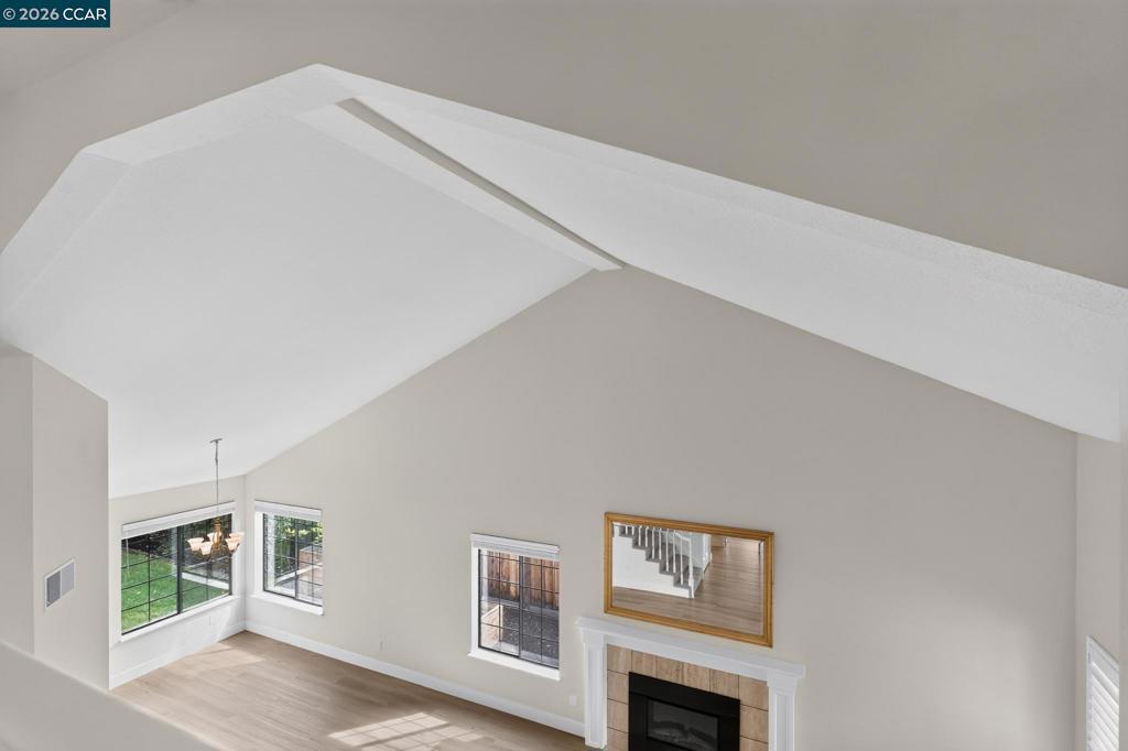 40 Saint Tropez Ct Property Photo 3