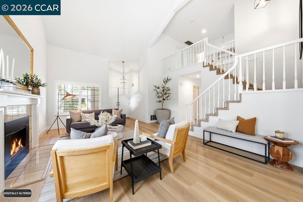 40 Saint Tropez Ct Property Photo 4