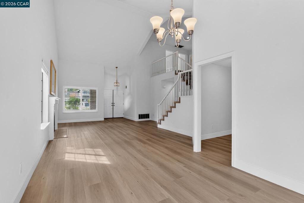 40 Saint Tropez Ct Property Photo 4