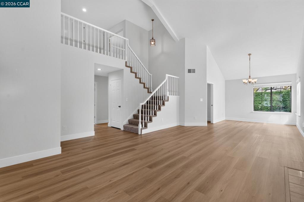 40 Saint Tropez Ct Property Photo 6