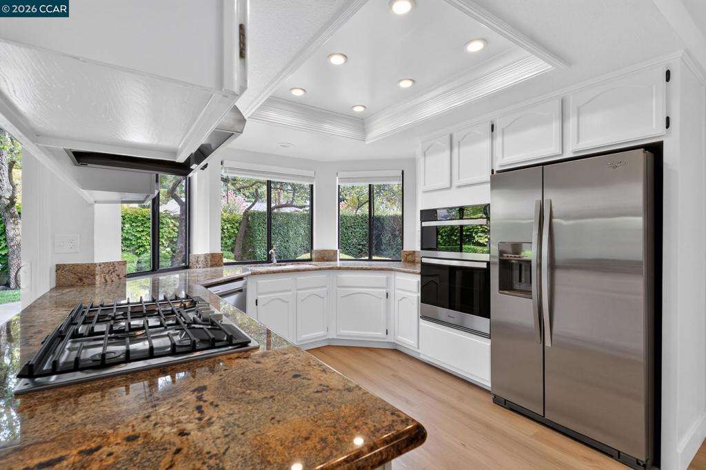40 Saint Tropez Ct Property Photo 8