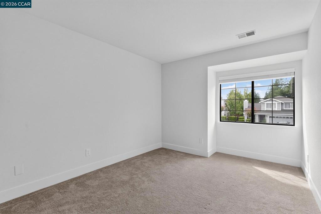 40 Saint Tropez Ct Property Photo 11