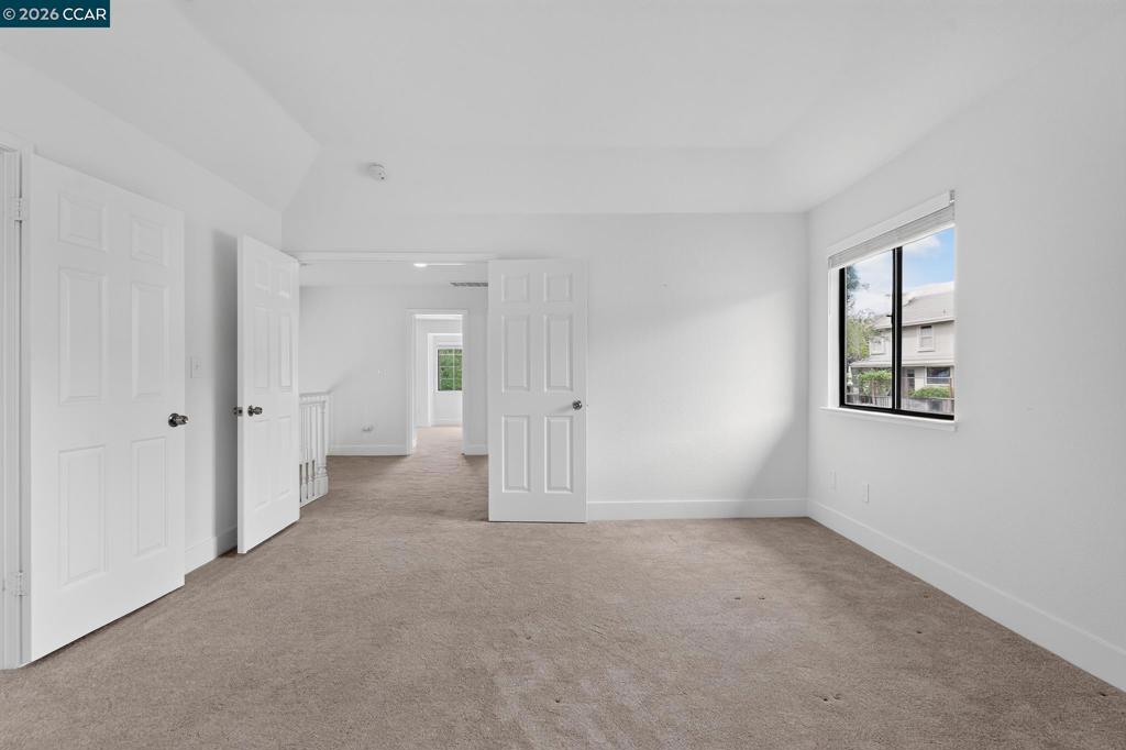 40 Saint Tropez Ct Property Photo 13