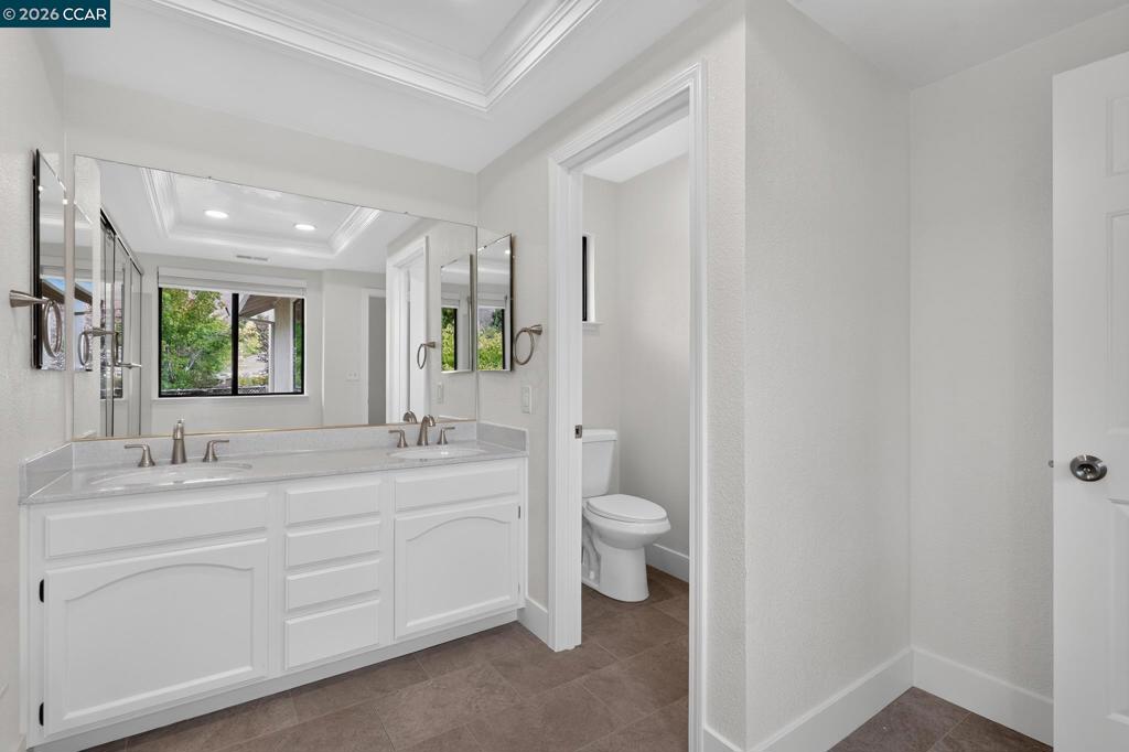 40 Saint Tropez Ct Property Photo 15