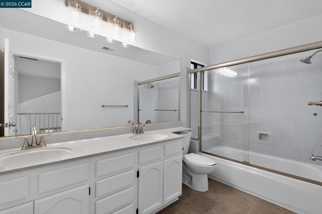 40 Saint Tropez Ct Property Photo 16