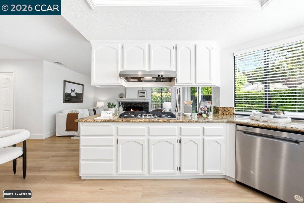 40 Saint Tropez Ct Property Photo 23