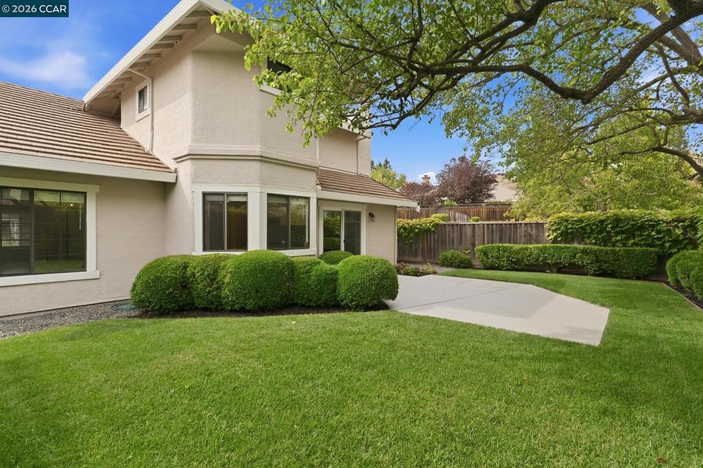 40 Saint Tropez Ct Property Photo 26