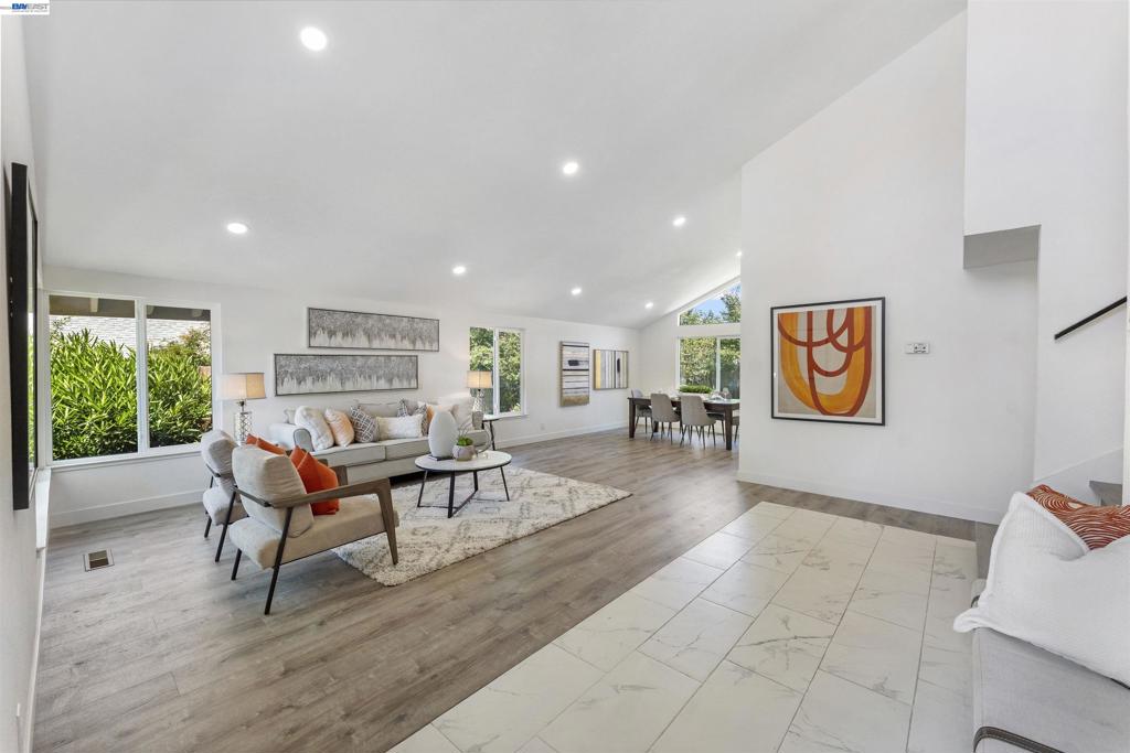 4216 Warbler Loop Property Photo 3