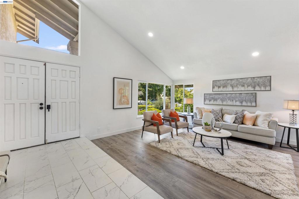 4216 Warbler Loop Property Photo 4