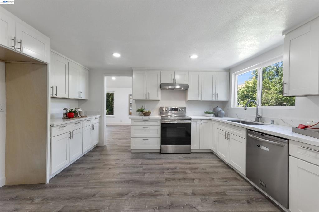 4216 Warbler Loop Property Photo 9