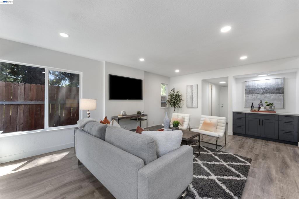 4216 Warbler Loop Property Photo 12