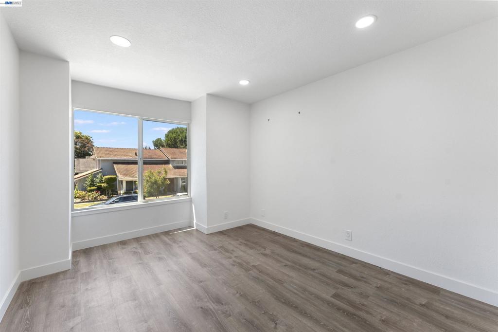 4216 Warbler Loop Property Photo 23