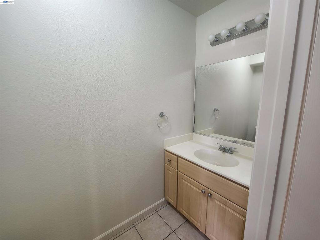 252 Lansing Way Property Photo 7