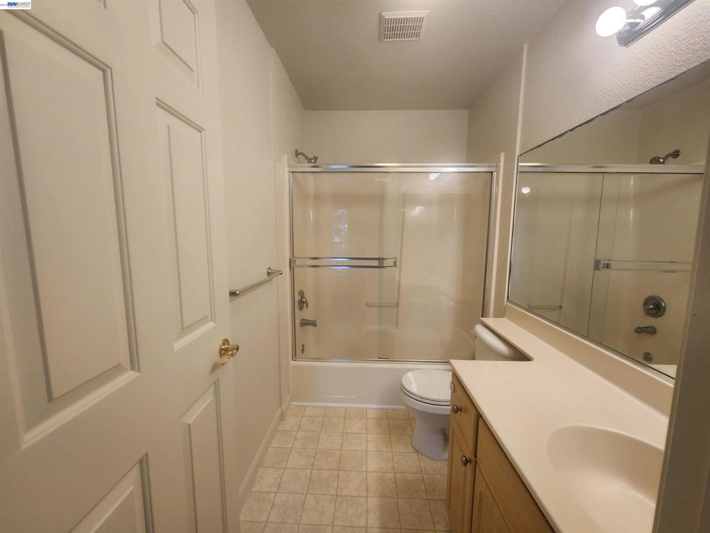 252 Lansing Way Property Photo 11