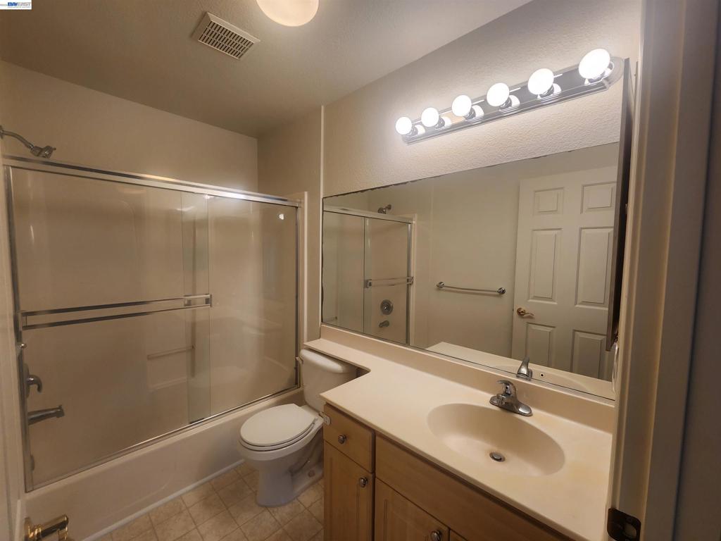 252 Lansing Way Property Photo 12
