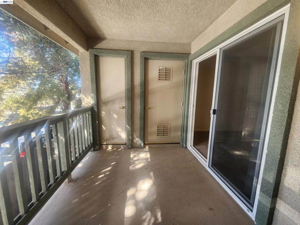 252 Lansing Way Property Photo 13