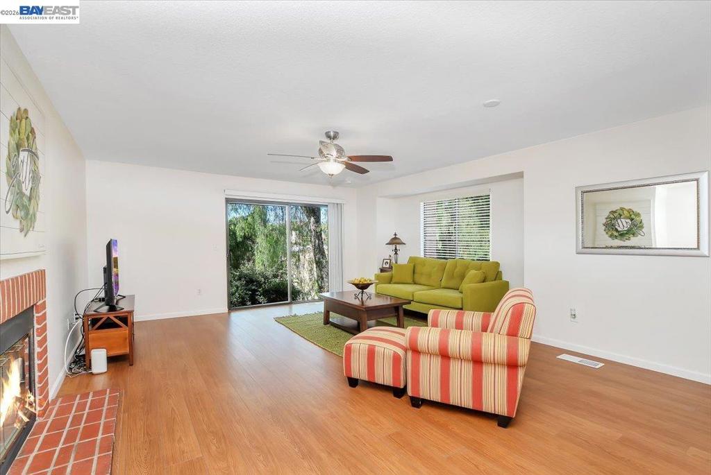 2280 Renwick Ln Property Photo 8