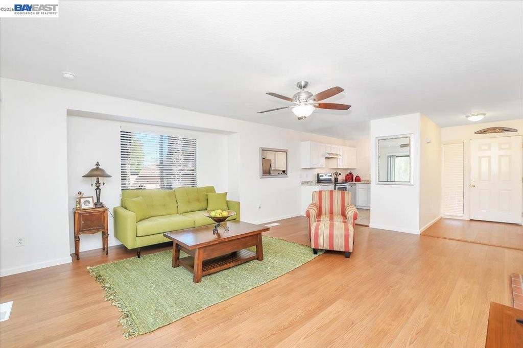 2280 Renwick Ln Property Photo 9