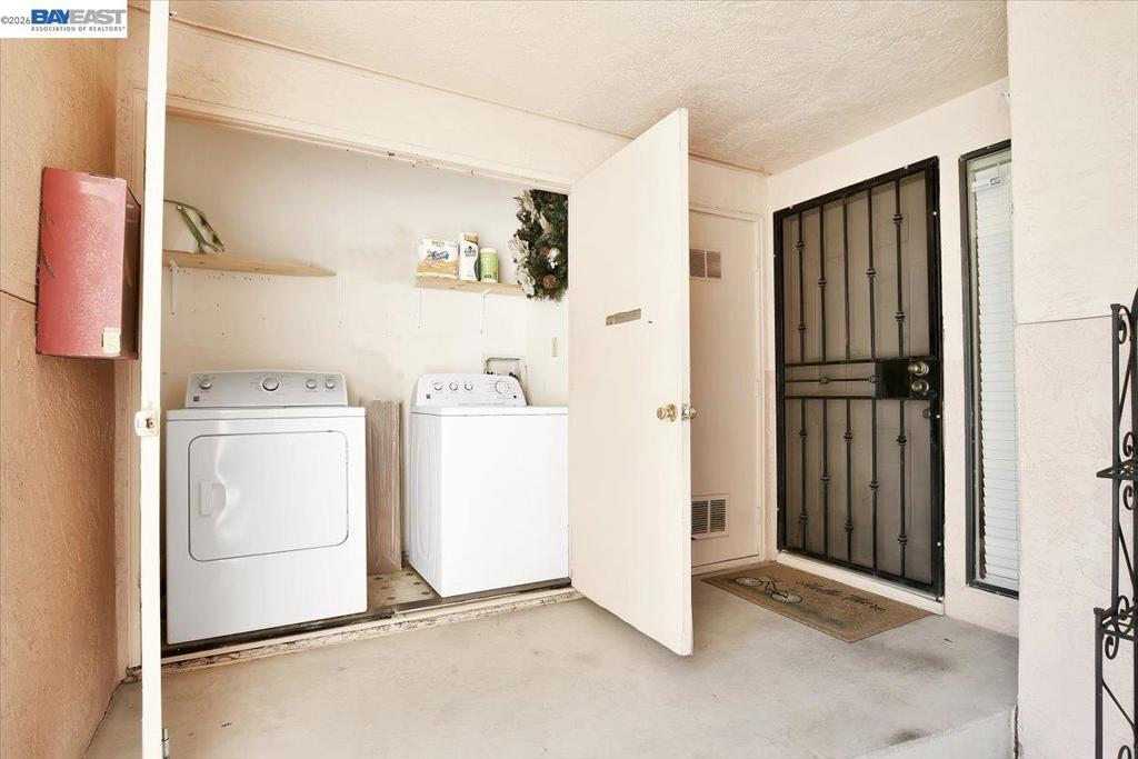 2280 Renwick Ln Property Photo 24