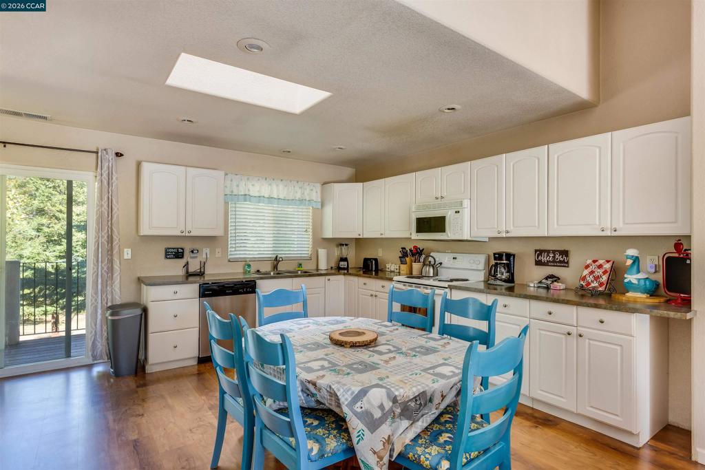 19112 Dyer Ct Property Photo 5