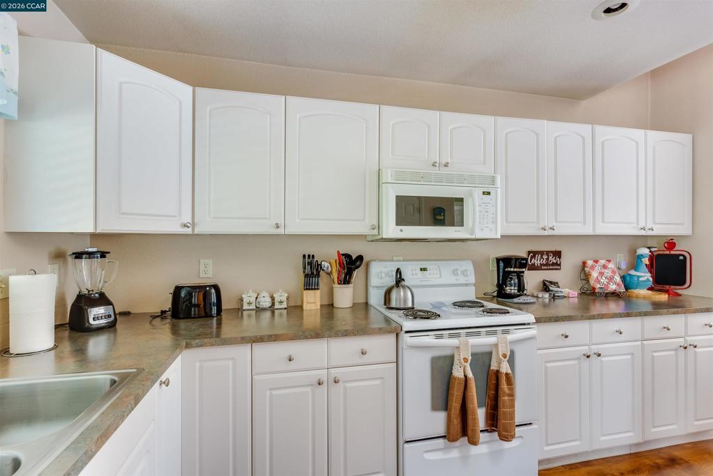 19112 Dyer Ct Property Photo 8