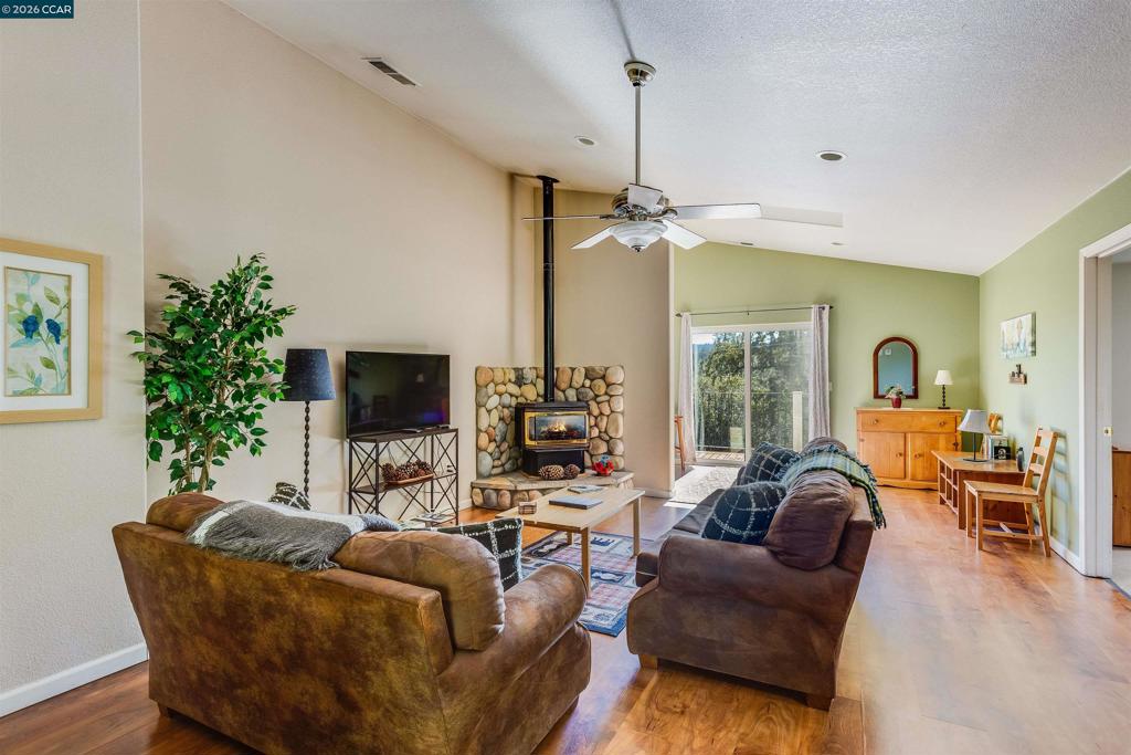 19112 Dyer Ct Property Photo 9