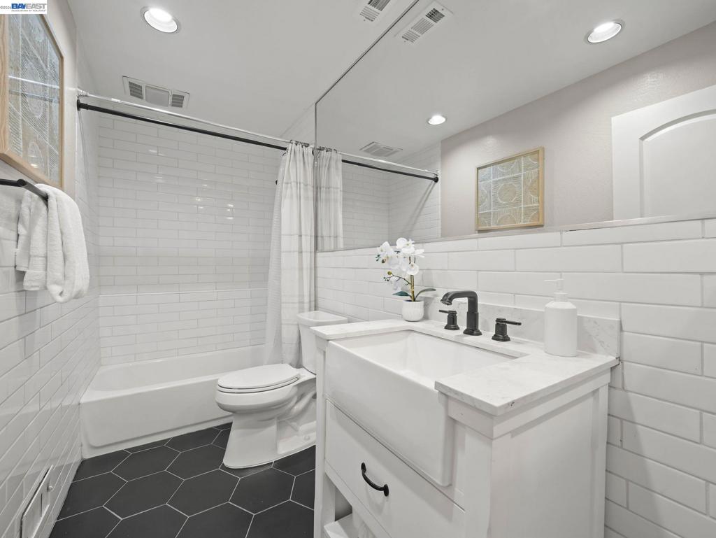 137 Wilton Pl Property Photo 27