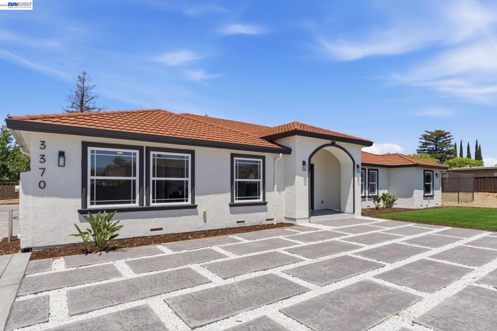 3370 Gardella Plz Property Photo 3