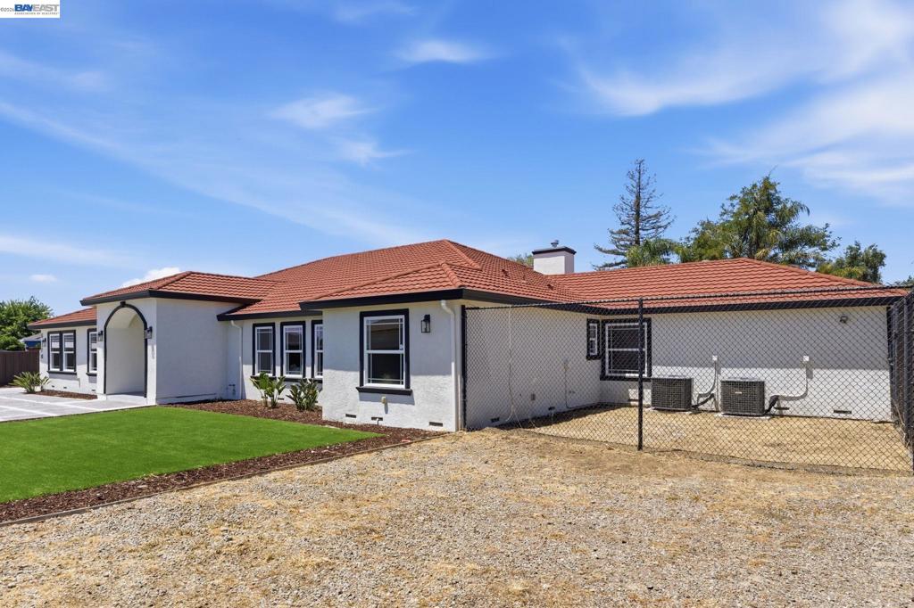 3370 Gardella Plz Property Photo 6