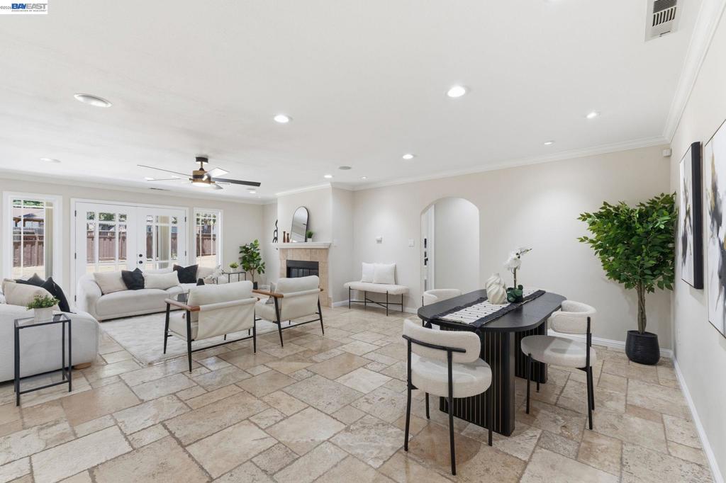 3370 Gardella Plz Property Photo 10