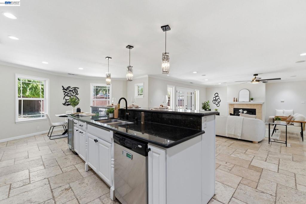 3370 Gardella Plz Property Photo 18