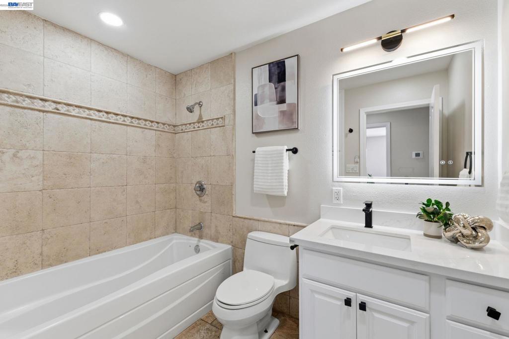 3370 Gardella Plz Property Photo 35