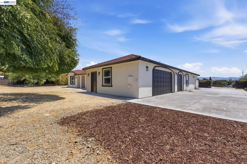 3370 Gardella Plz Property Photo 44