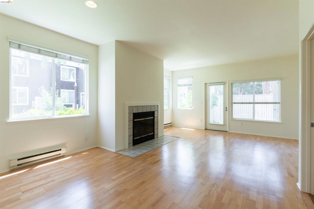 211 Bayside Ct Property Photo 4