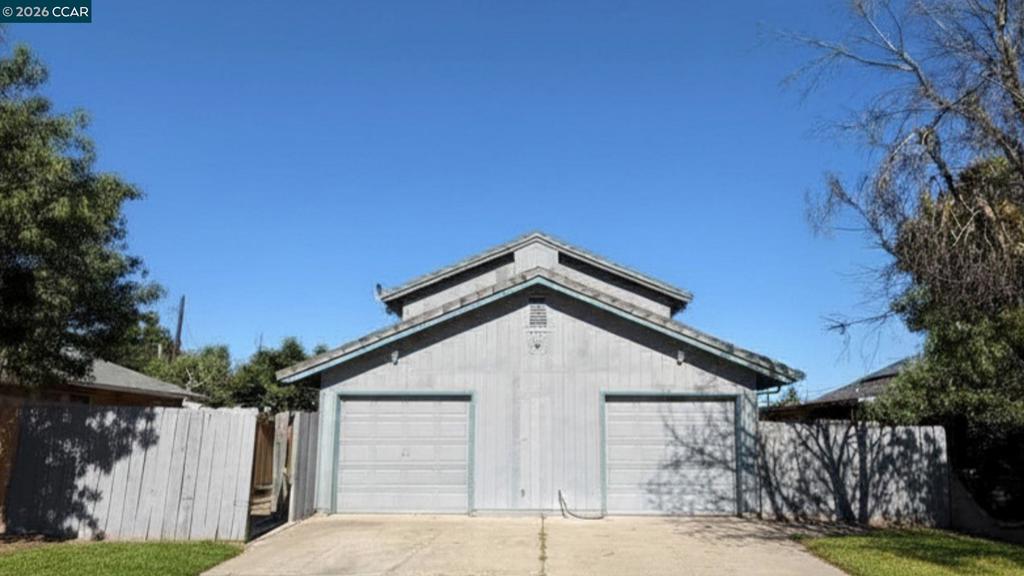 228 Elm Ave Property Photo 1