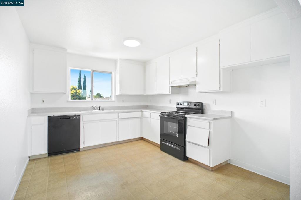 228 Elm Ave Property Photo 5