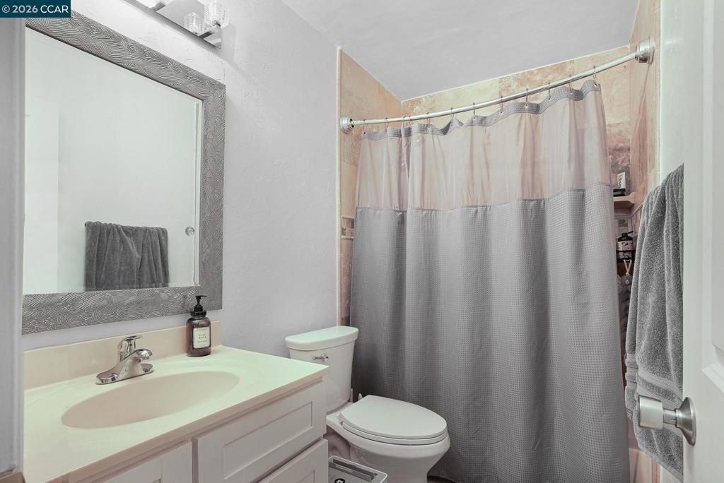 385 Camelback Rd 7 Property Photo 17