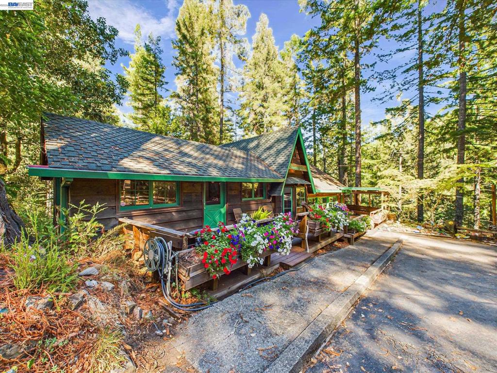 2089 St Highway 101 Property Photo 2