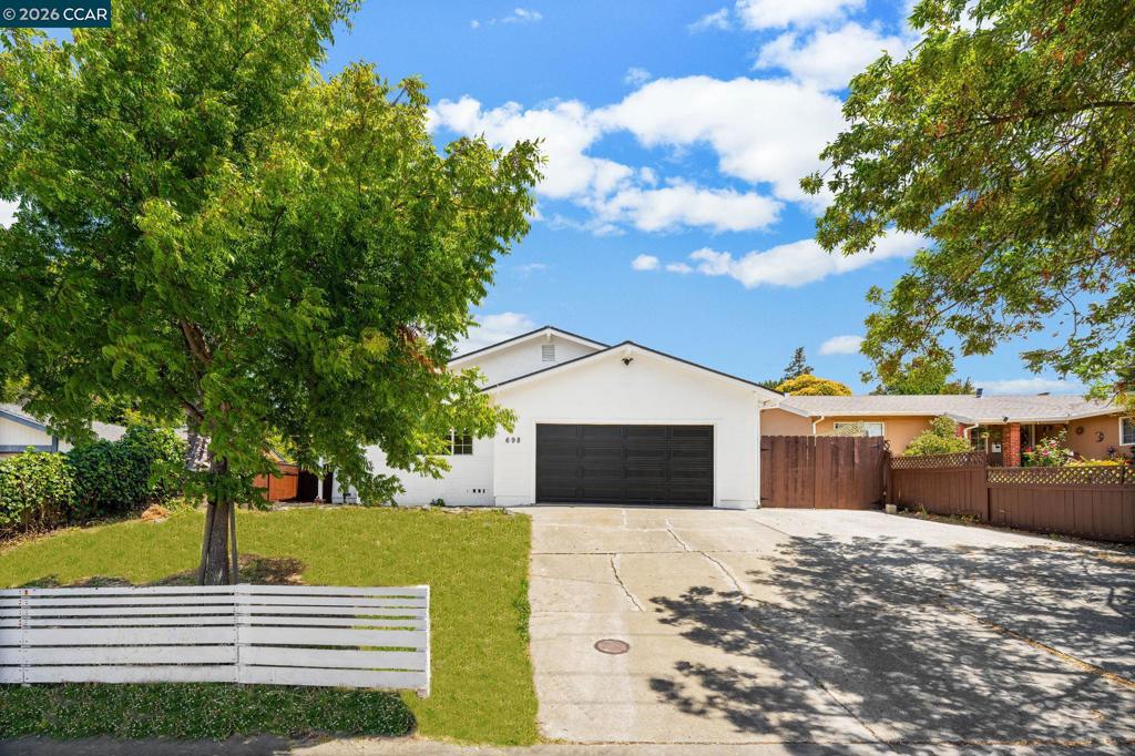 698 Mini Dr Property Photo 1