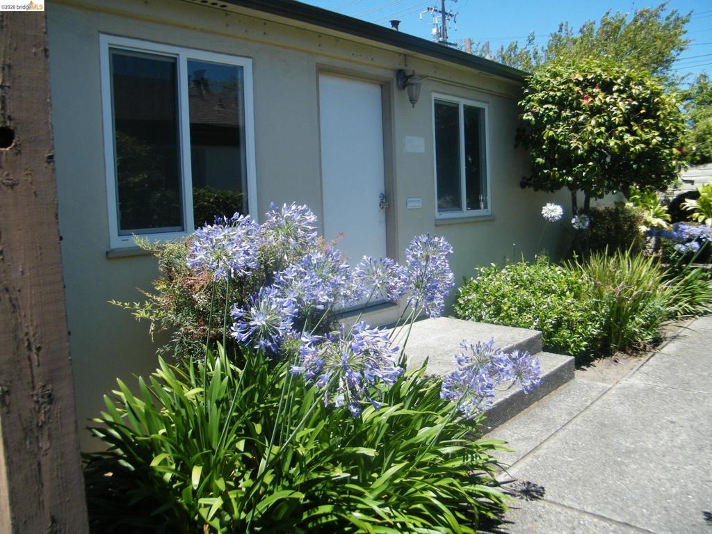 2275 Washington Ave Property Photo 2