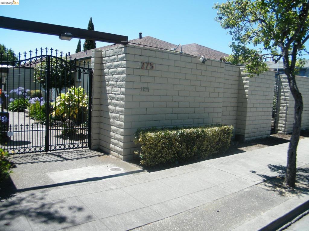2275 Washington Ave Property Photo 3