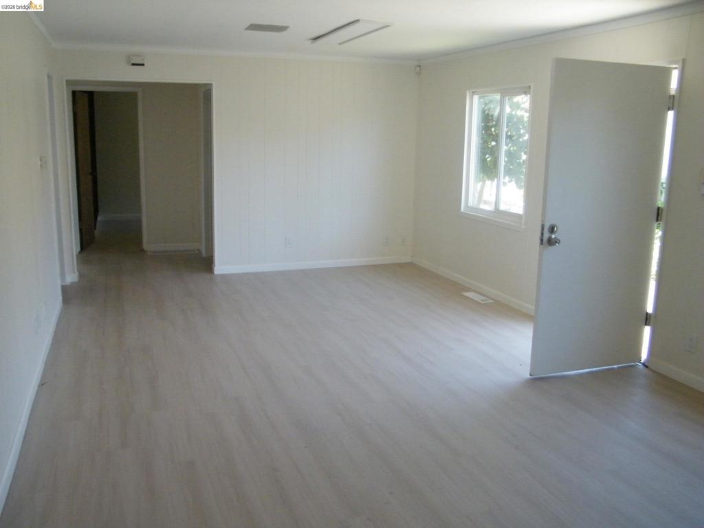 2275 Washington Ave Property Photo 4