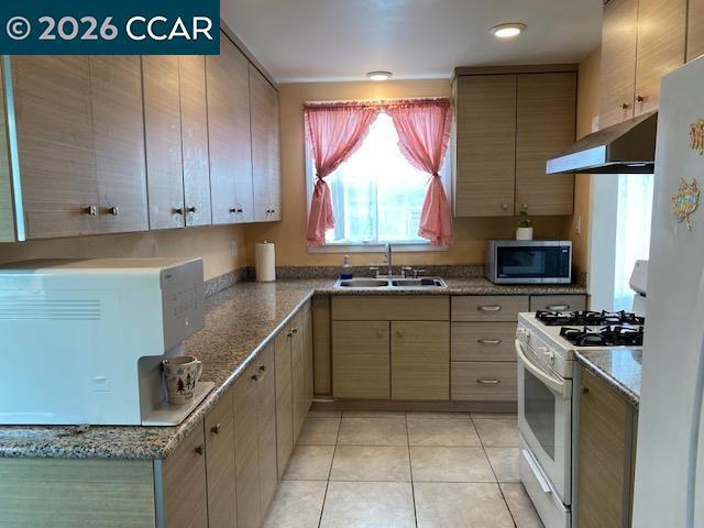 559 43rd Street Property Photo 6