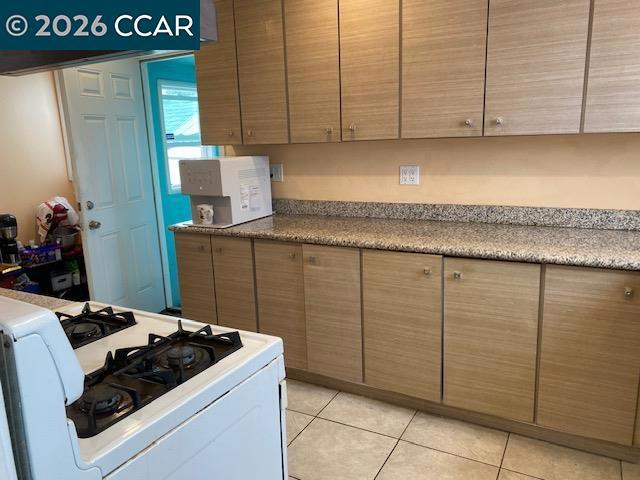 559 43rd Street Property Photo 7