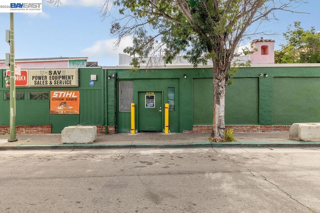 9346 Macarthur Blvd Property Photo 1