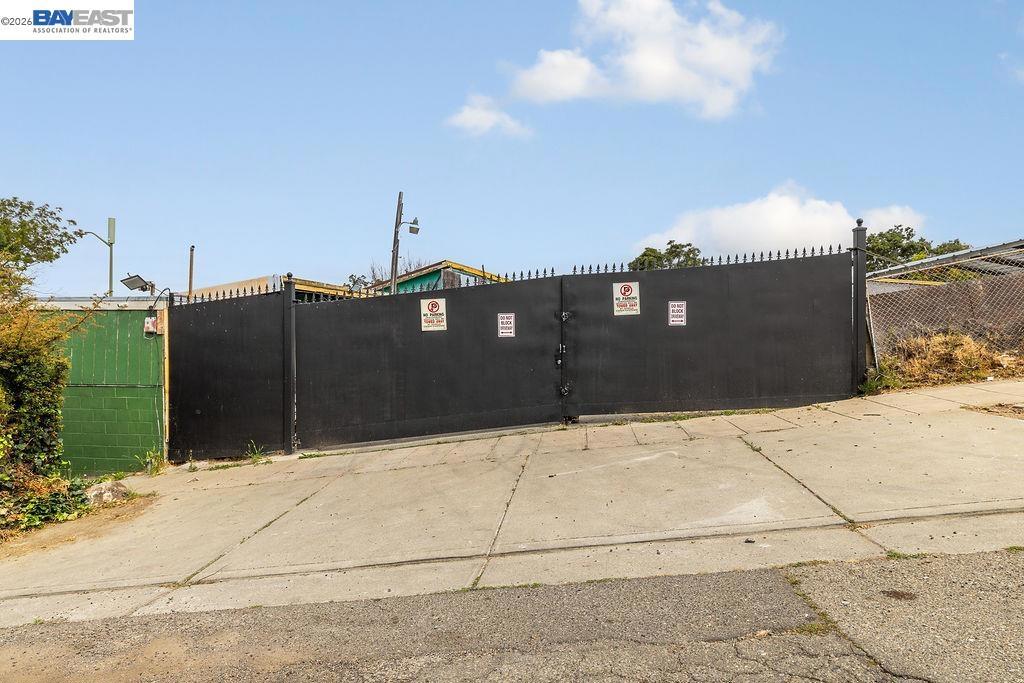 9346 Macarthur Blvd Property Photo 2