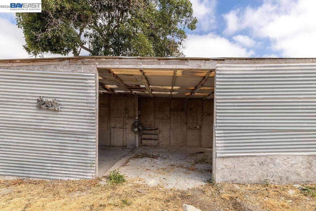 9346 Macarthur Blvd Property Photo 8