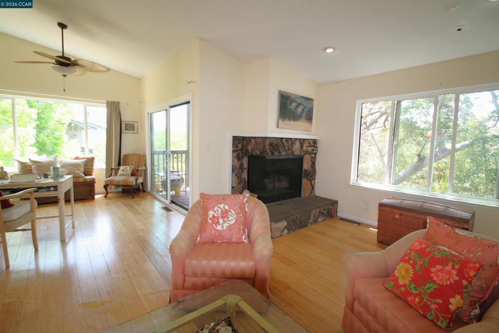 1506 Ashwood Dr Property Photo 6