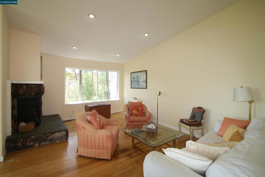 1506 Ashwood Dr Property Photo 8